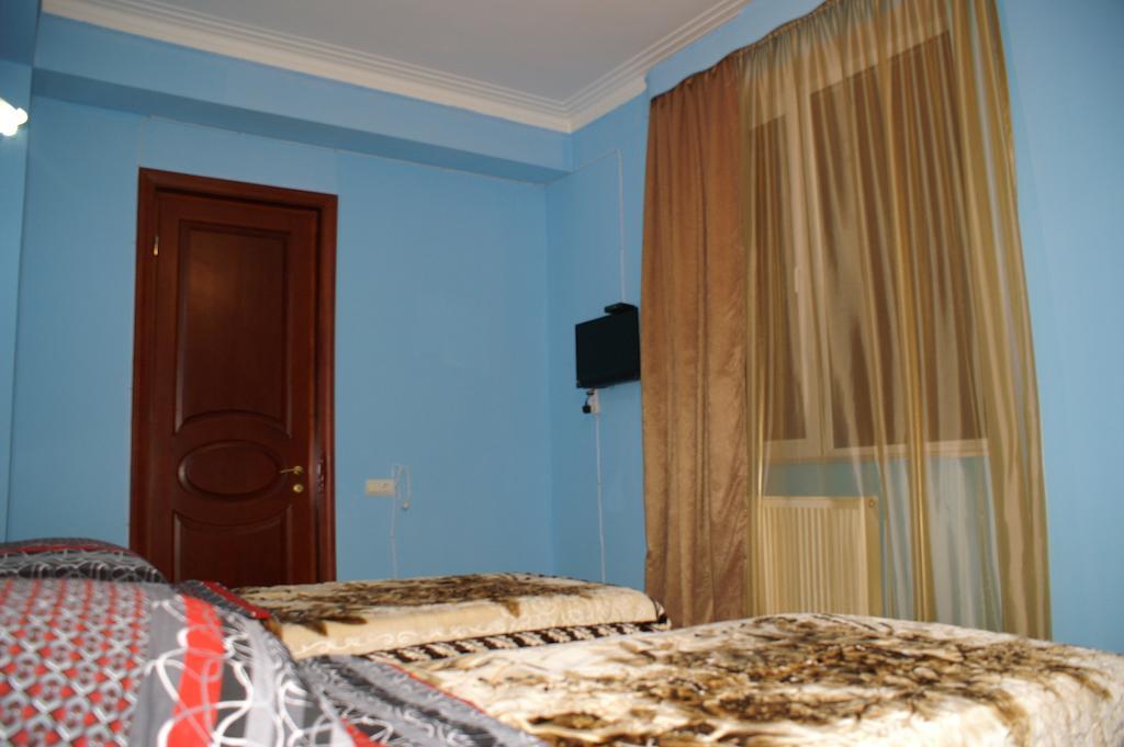 Europa+T Hotel Tbilisi Quarto foto