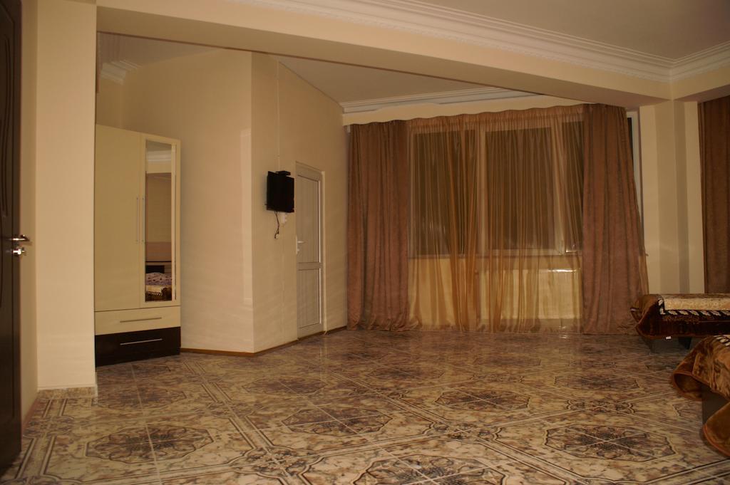 Europa+T Hotel Tbilisi Quarto foto