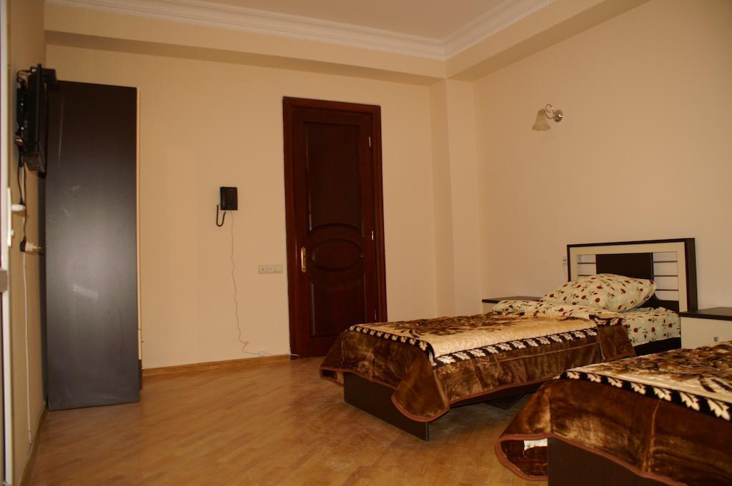 Europa+T Hotel Tbilisi Quarto foto