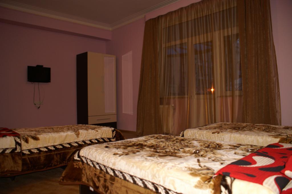 Europa+T Hotel Tbilisi Quarto foto
